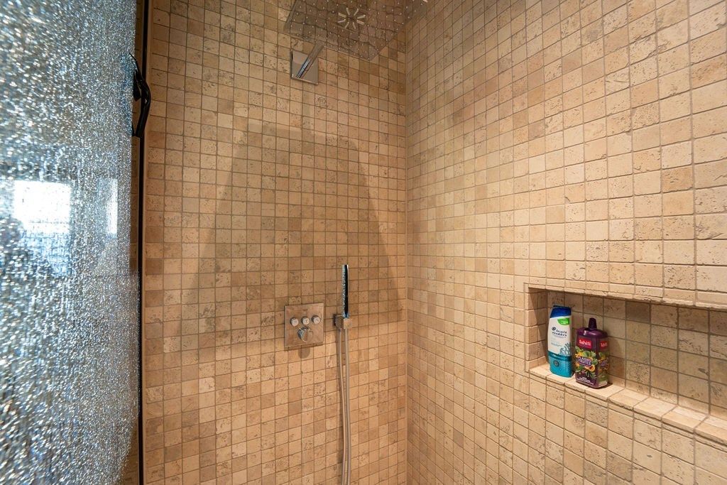 PRACHTIG GERENOVEERDE WONING MET 3 SLAAPKAMERS, 2 BADKAMERS, INPANDIGE GARAGE EN PAARDENSTALLINGEN MET ENERGIEZUINIG EPC TE WIJER (NIEUWERKERKEN)  foto 12