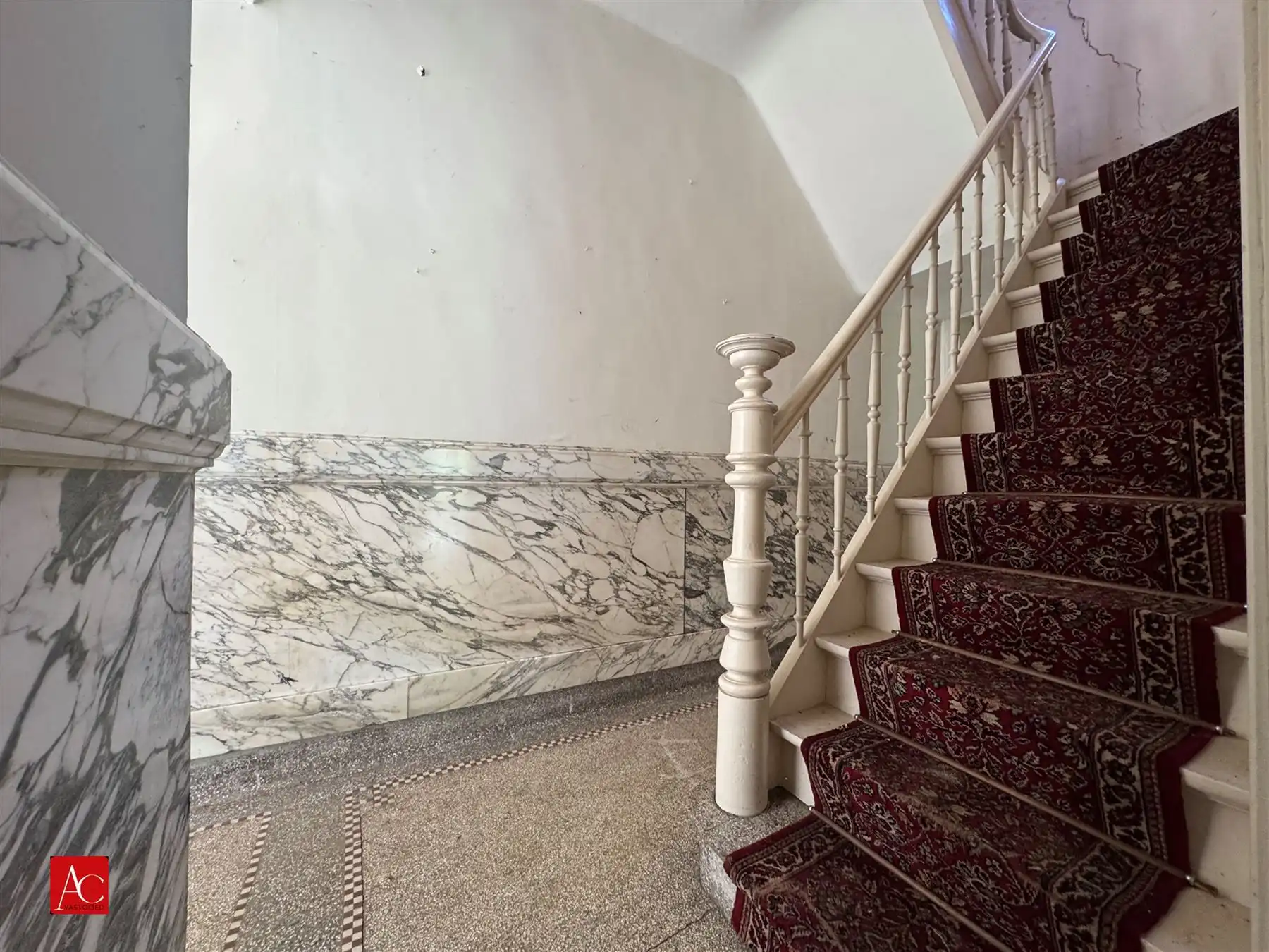 Renovatiewoning op ruim perceel of projectgrond foto 12