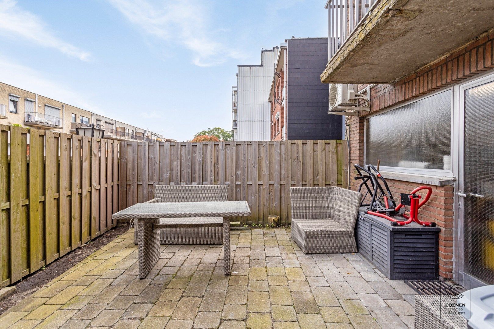 Instapklaar appartement met 2 slkp's, bew. opp van 80 m² met dubbele garage én tuin! foto 24