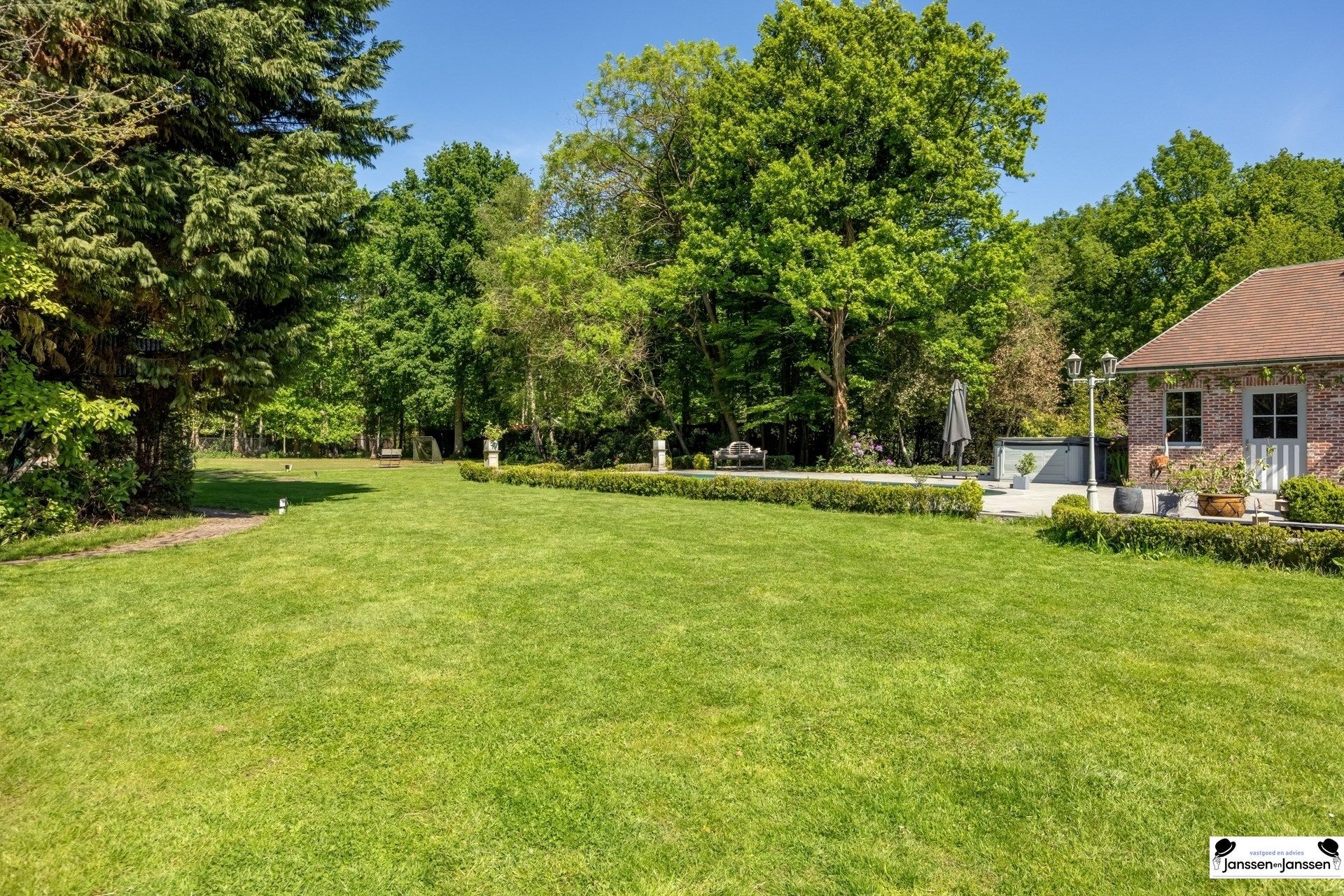 Exclusieve villa met zwembad en golfterrein foto 36