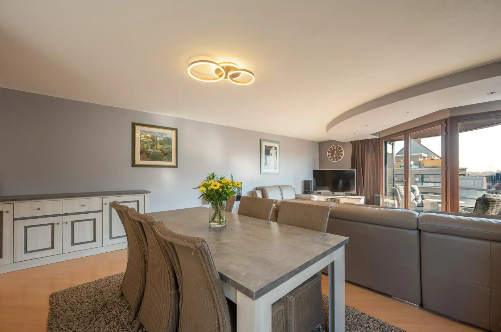 Uiterst ruim appartement met 3 slaapkamers en 2 badkamers   foto 5