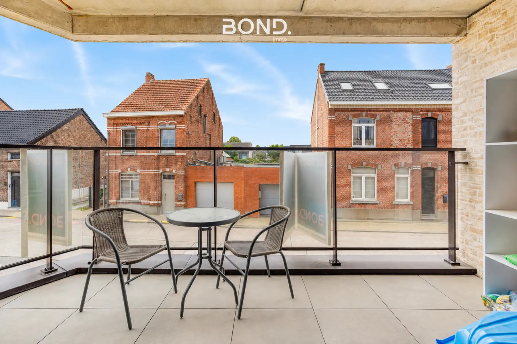 Instapklaar 2-slaapkamer appartement met terras en parking foto 24
