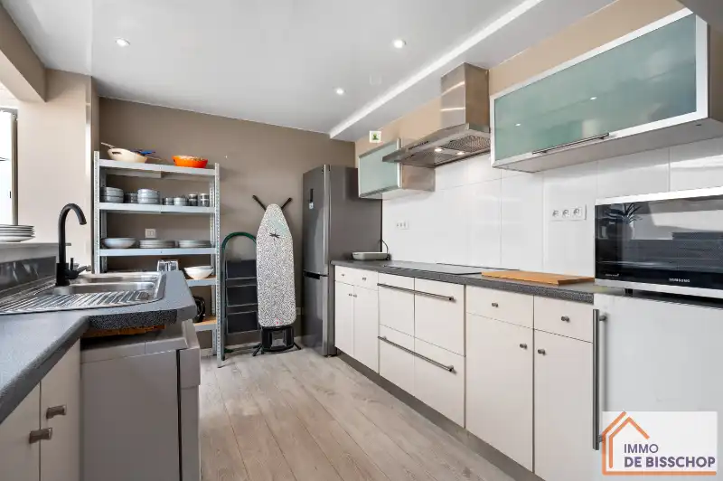 Instapklare woning met 3 slaapkamers, tuin en garage foto 8