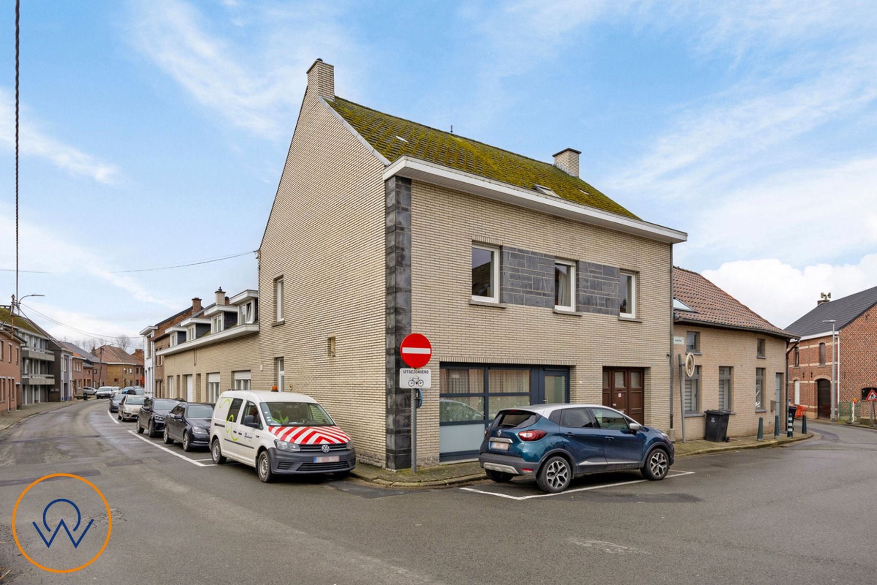  Ideaal gelegen hoekwoning, op een boogscheut van centrum Ninove.  foto 1