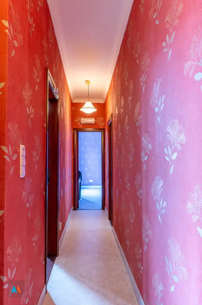 Gezinswoning met ruime loods foto 10