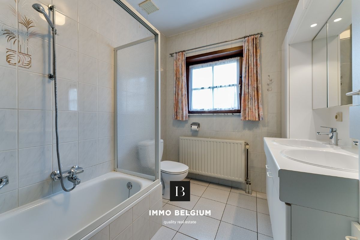 Ruime villa in een rustige wijk nabij het centrum foto 12