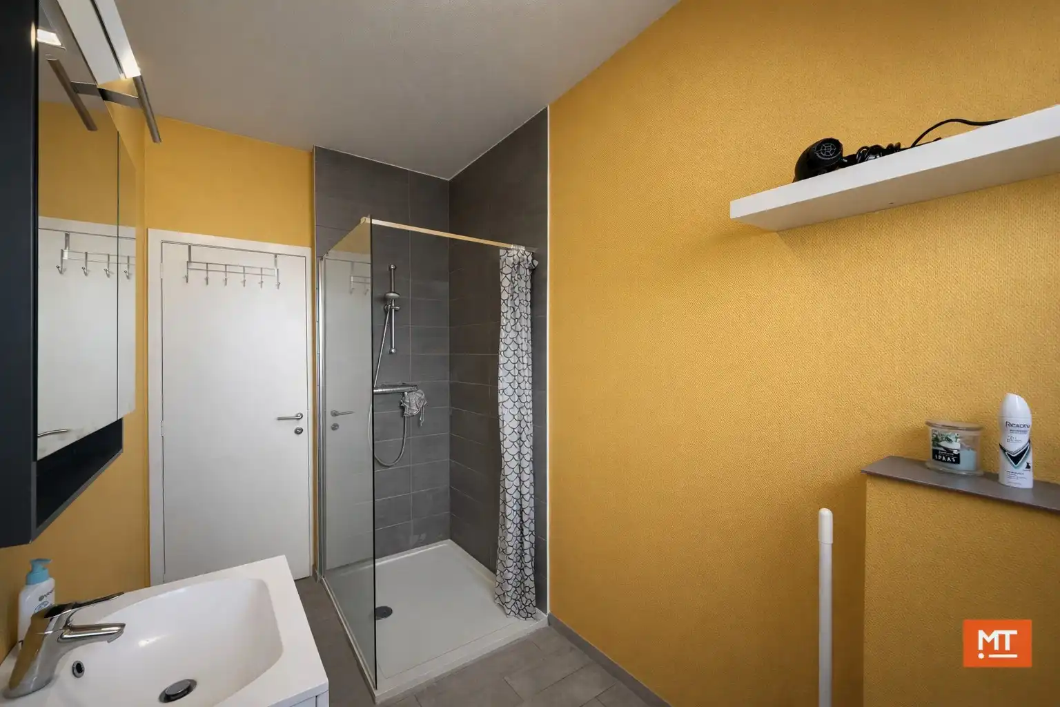 Gelijkvloers appartement met 2 slaapkamers, Zuidwestgericht terras en garage in het centrum van Zonnebeke foto 7