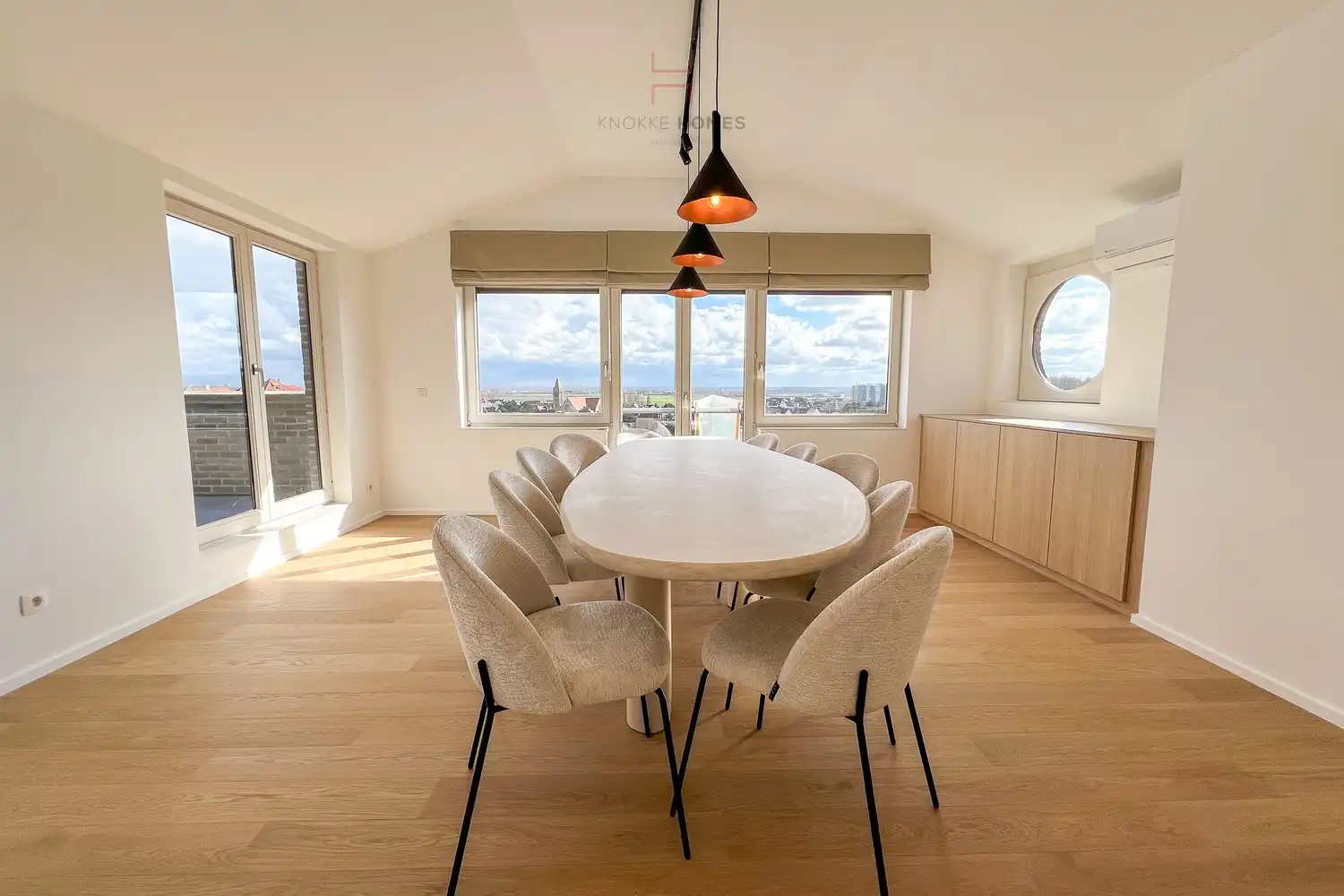 Ruim en lichtrijk appartement vlakbij het strand van Duinbergen foto 4