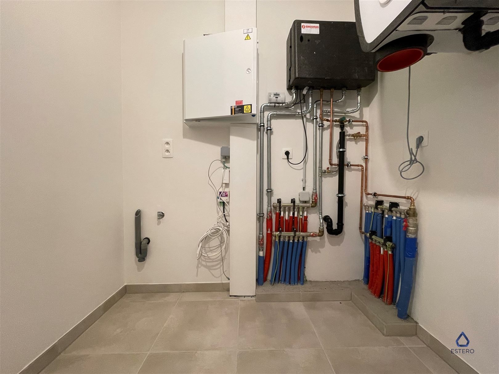 Nieuwbouw met 3 slaapkamer en 2 badkamers + parking foto 17