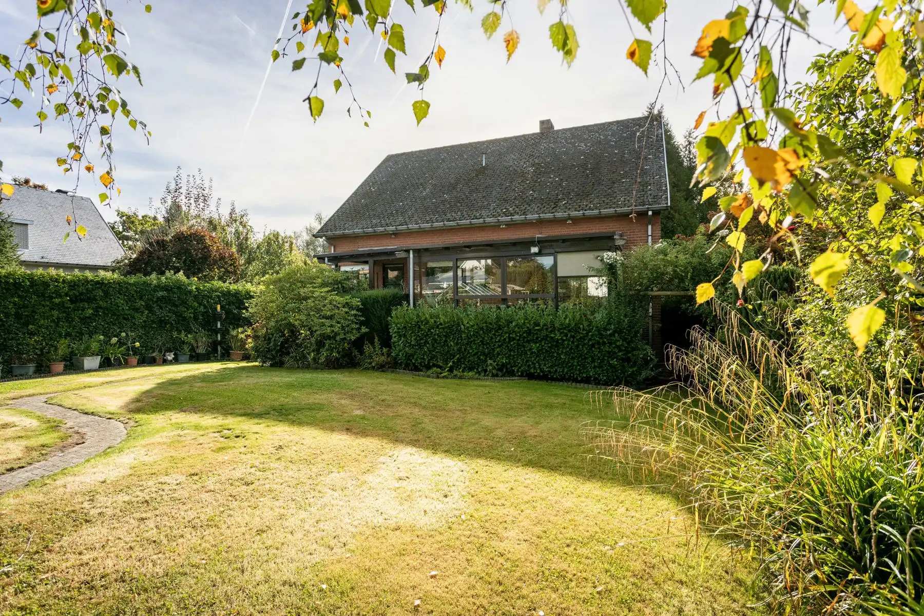 Ruime open bebouwing met 5 slaapkamers op toplocatie! foto 24