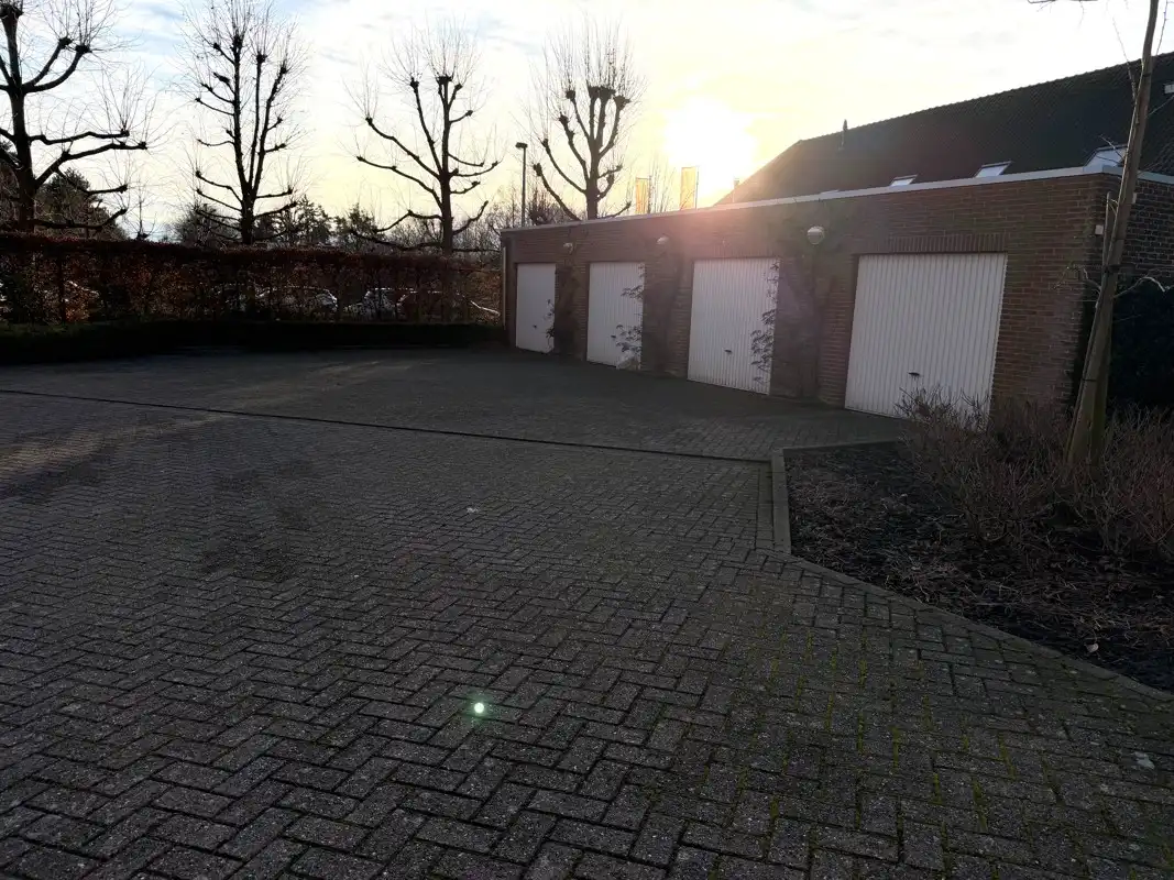 Instapklaar triplexappartement met 3 slaapkamers, 2 badkamers, garage + P in hartje Hoogstraten. foto 4