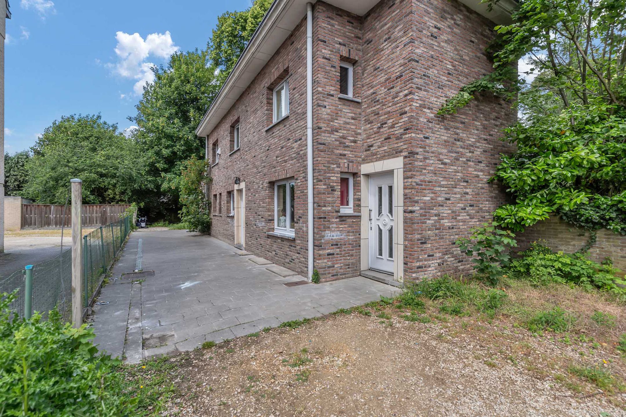 Te renoveren woning op strategische locatie foto 2