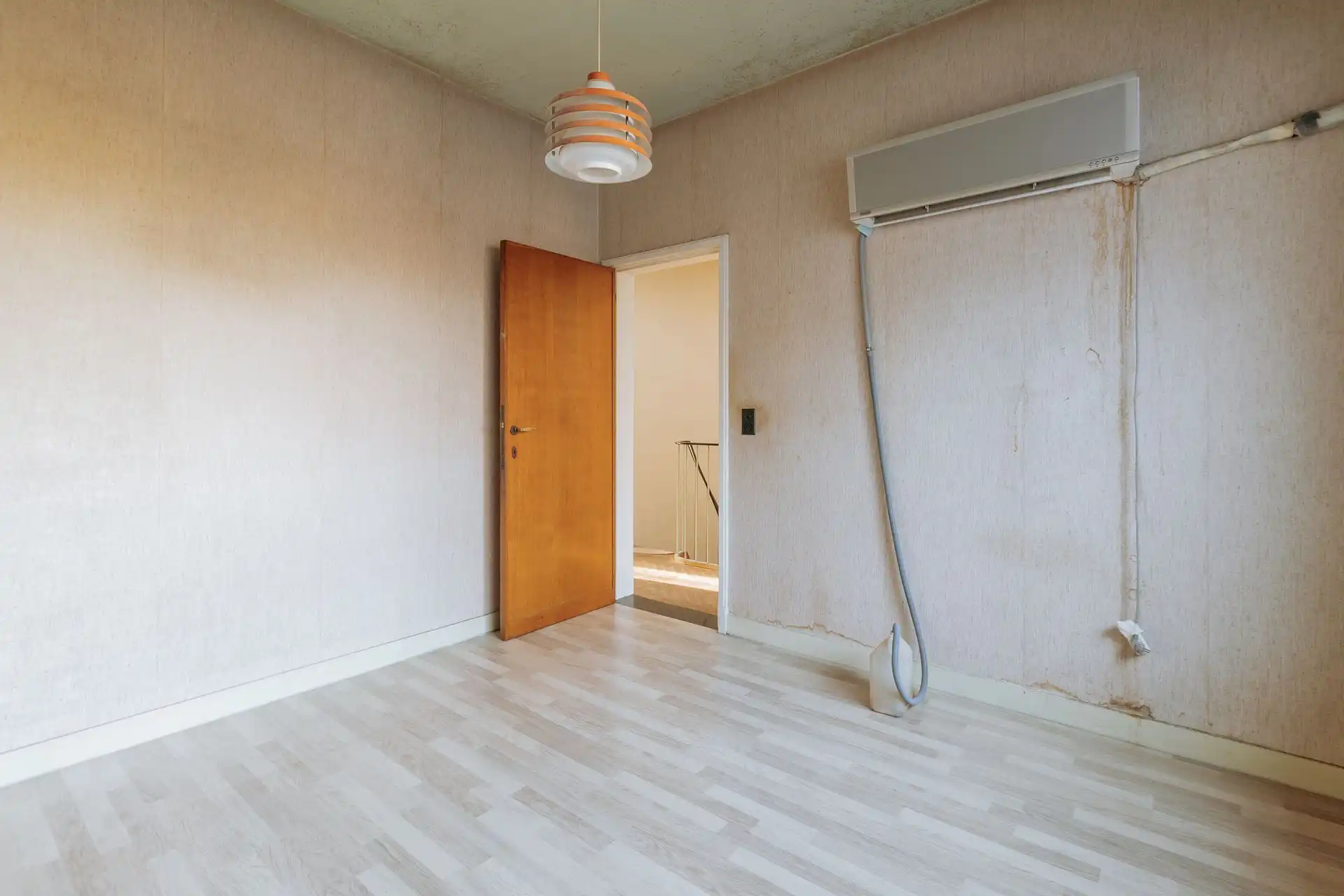 Te renoveren bel-etage met authentieke elementen en tuin foto 17