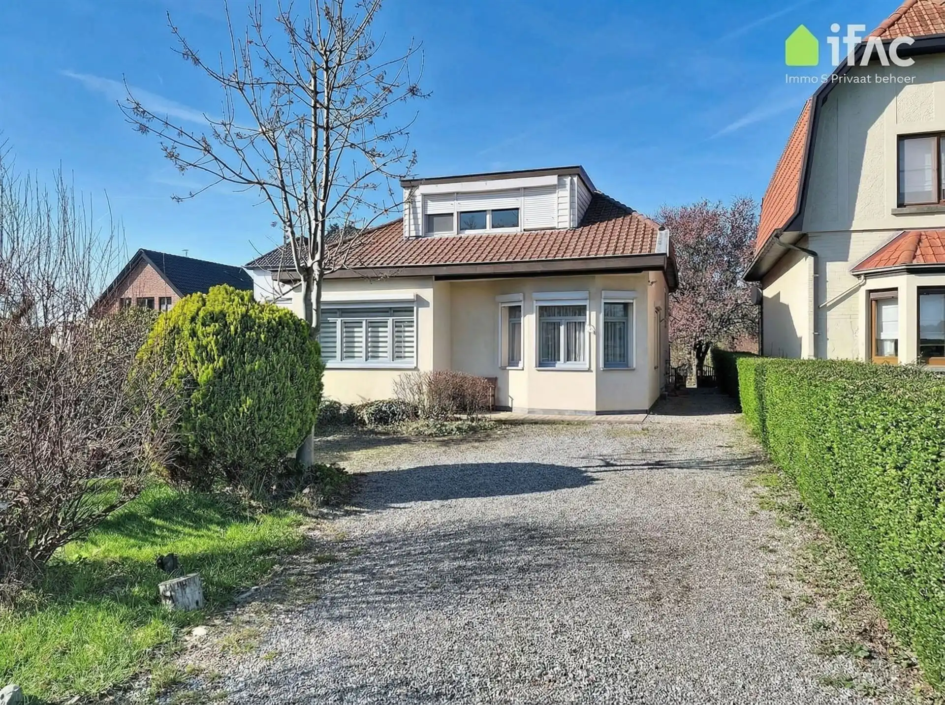 Rustig gelegen villa met atelier ±60m² op 10,25a foto 2