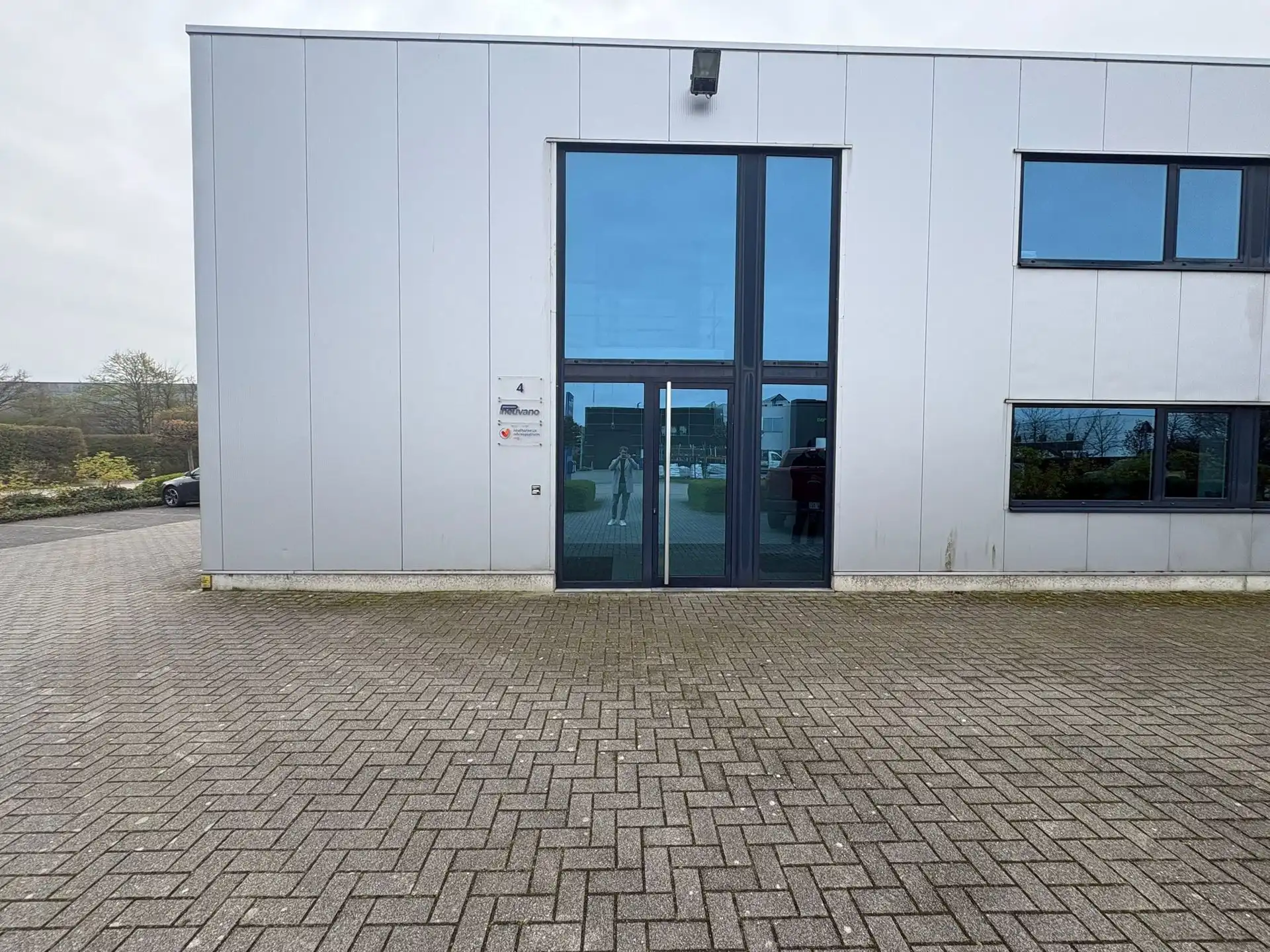Kantoor van 280 m² te huur in Wommelgem.  foto 2