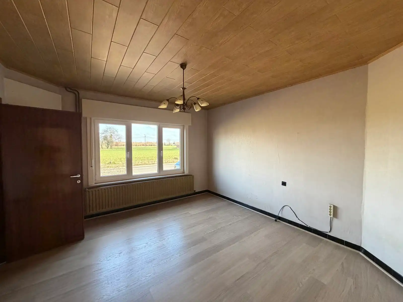 Vrijstaande woning met veel potentieel op mooie locatie. foto 9