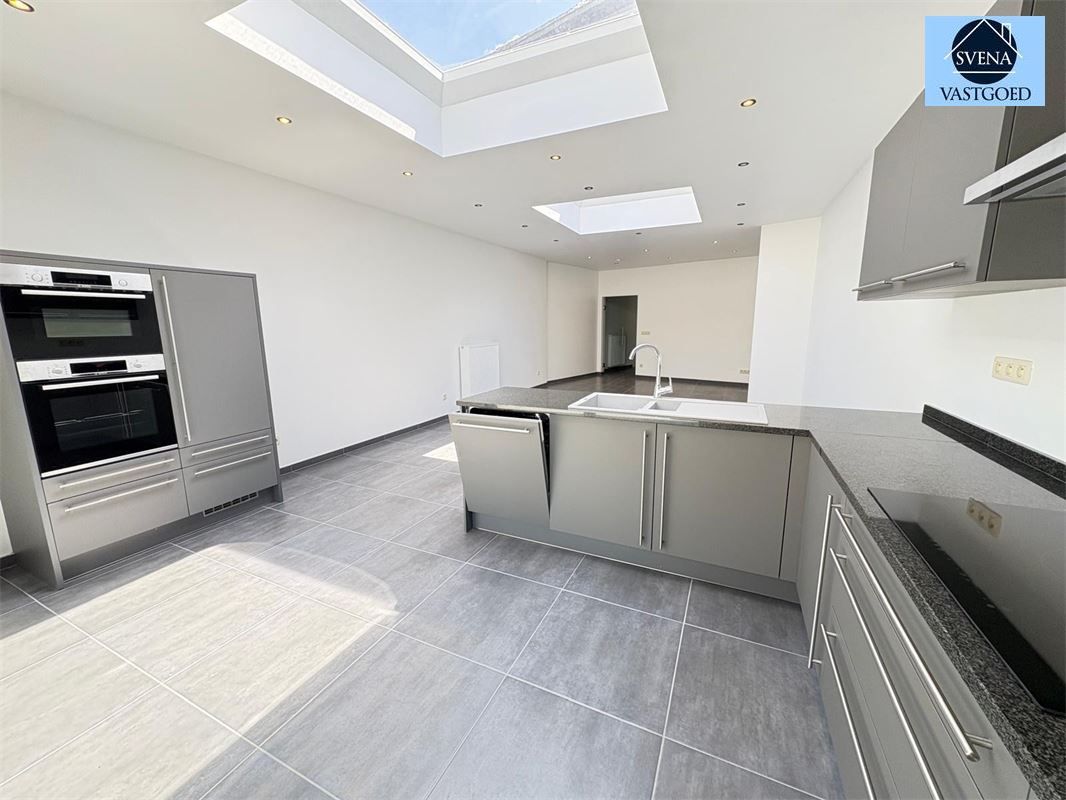 PRACHTIG GERONOVEERDE WONING MET 4 SLAAPKAMERS foto 3