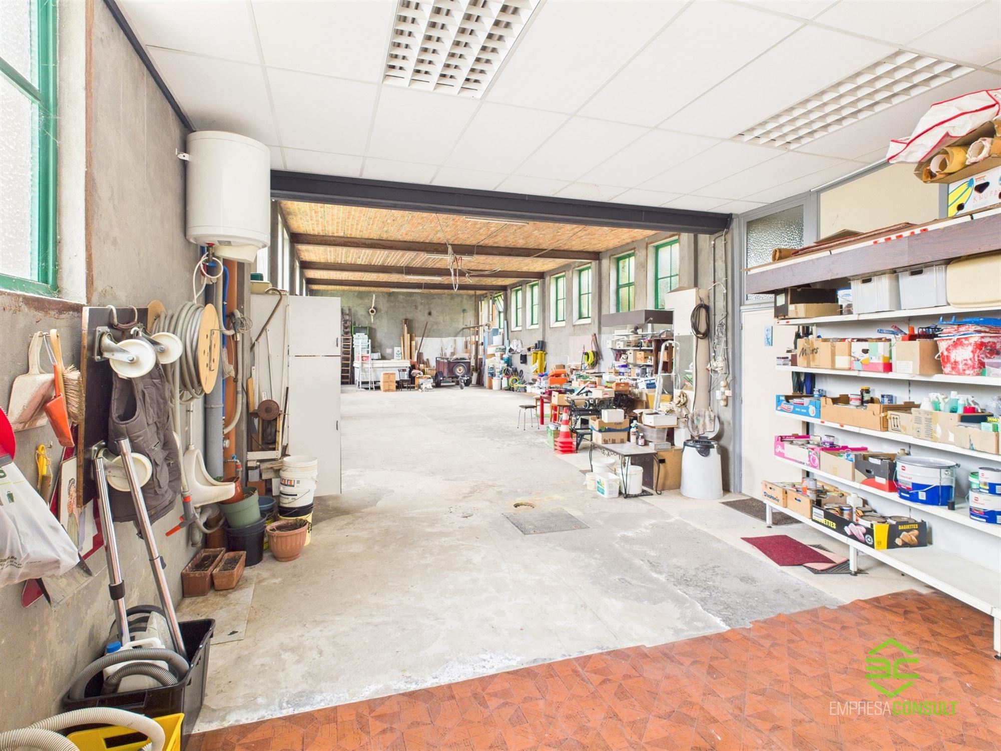 Ruime burgerwoning met groot achtergelegen magazijn! foto 8