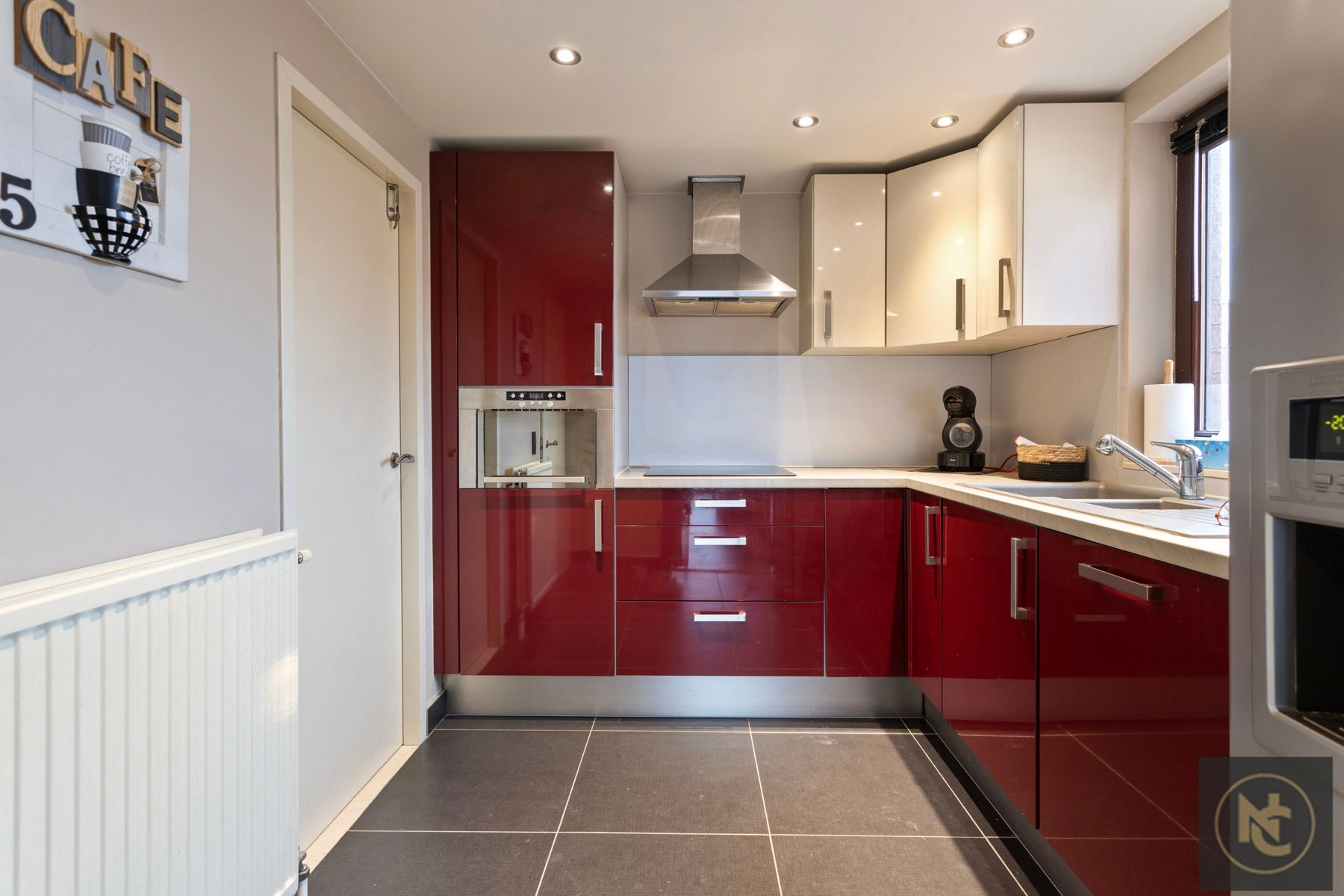 Stijlvol dakappartement met 1 slaapkamer en autostaanplaats foto 8
