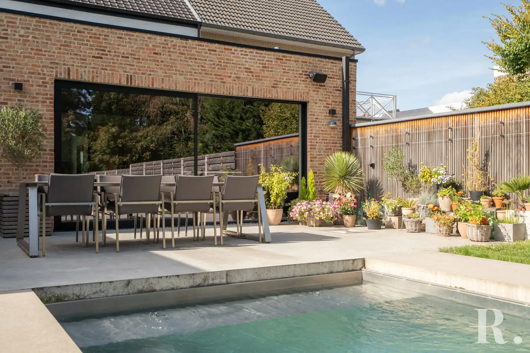 Instapklare woning met alle luxe en zwembad op goede locatie foto 26