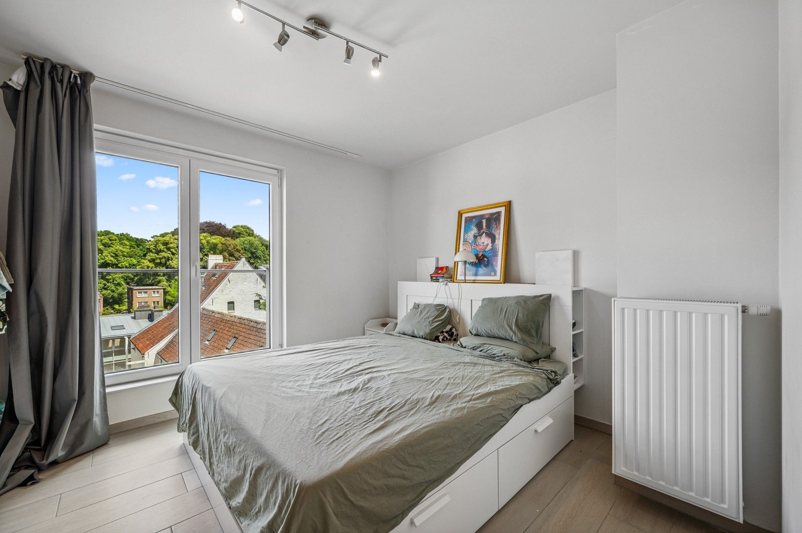 Modern 1-slaapkamerappartement met terras foto 11