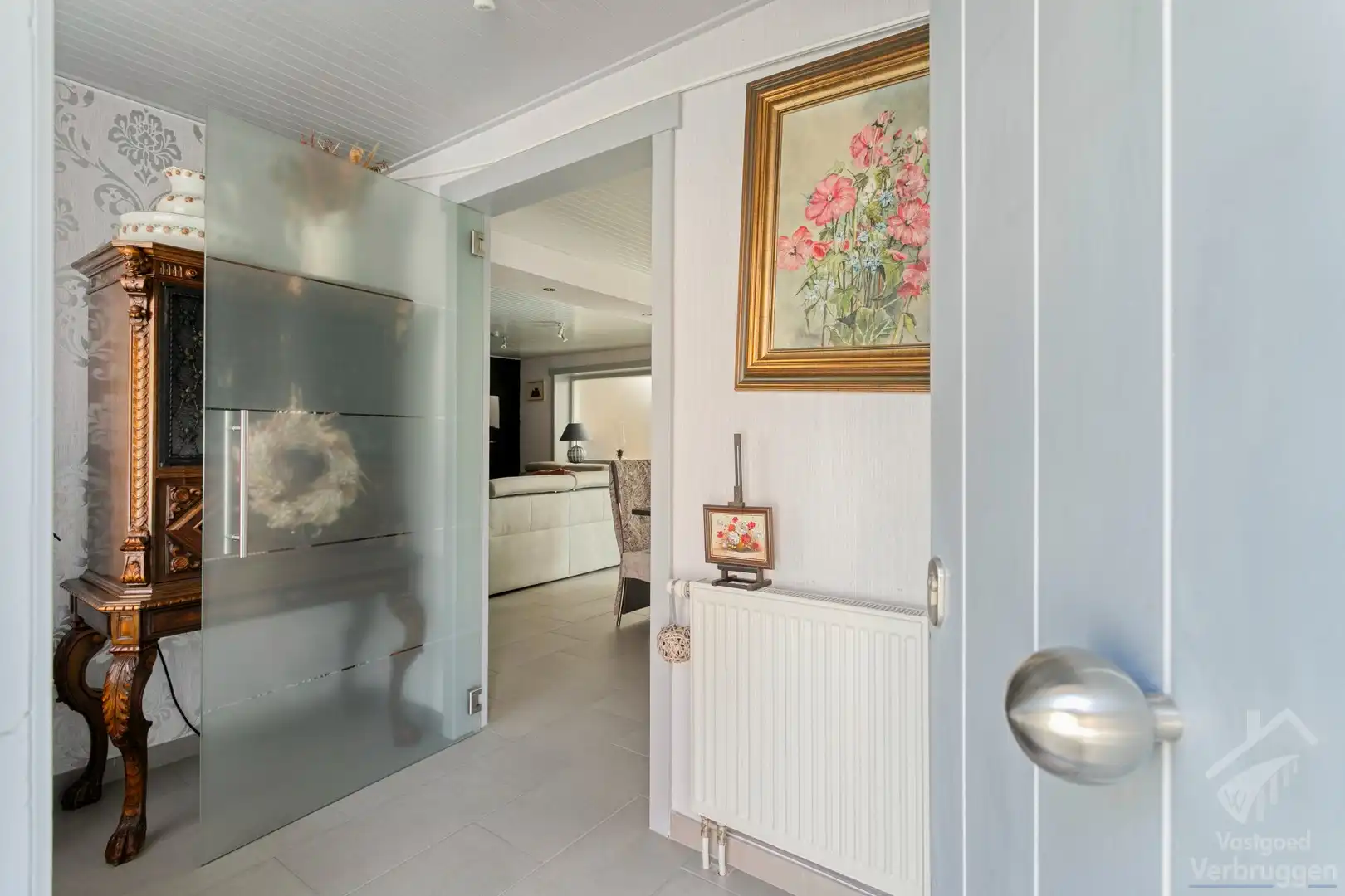 Sfeervolle instapklare woning met 2 slaapkamers, bureau,  garage en atelier foto 3