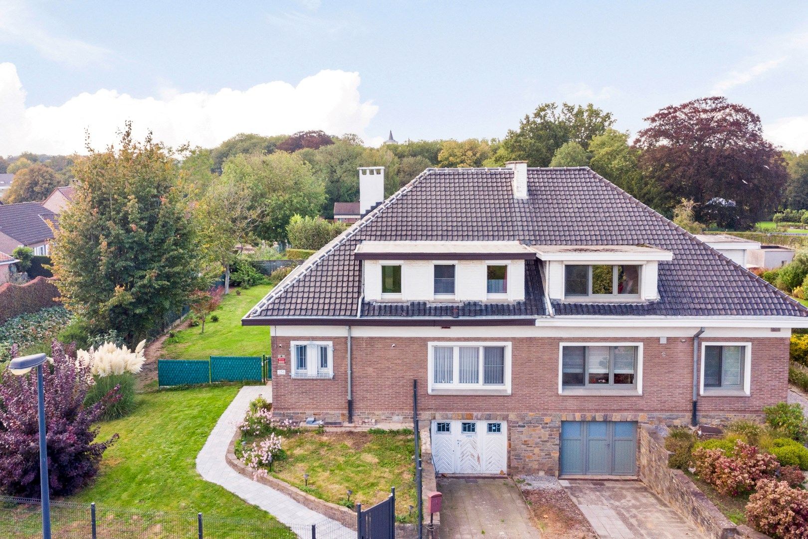 Instapklare woning op 9a40, met 4 slpks, garage en tuin foto 1