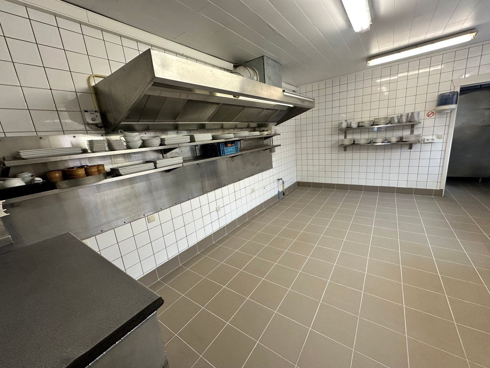 Veelzijdig horecapand met terras en privéparking foto 9