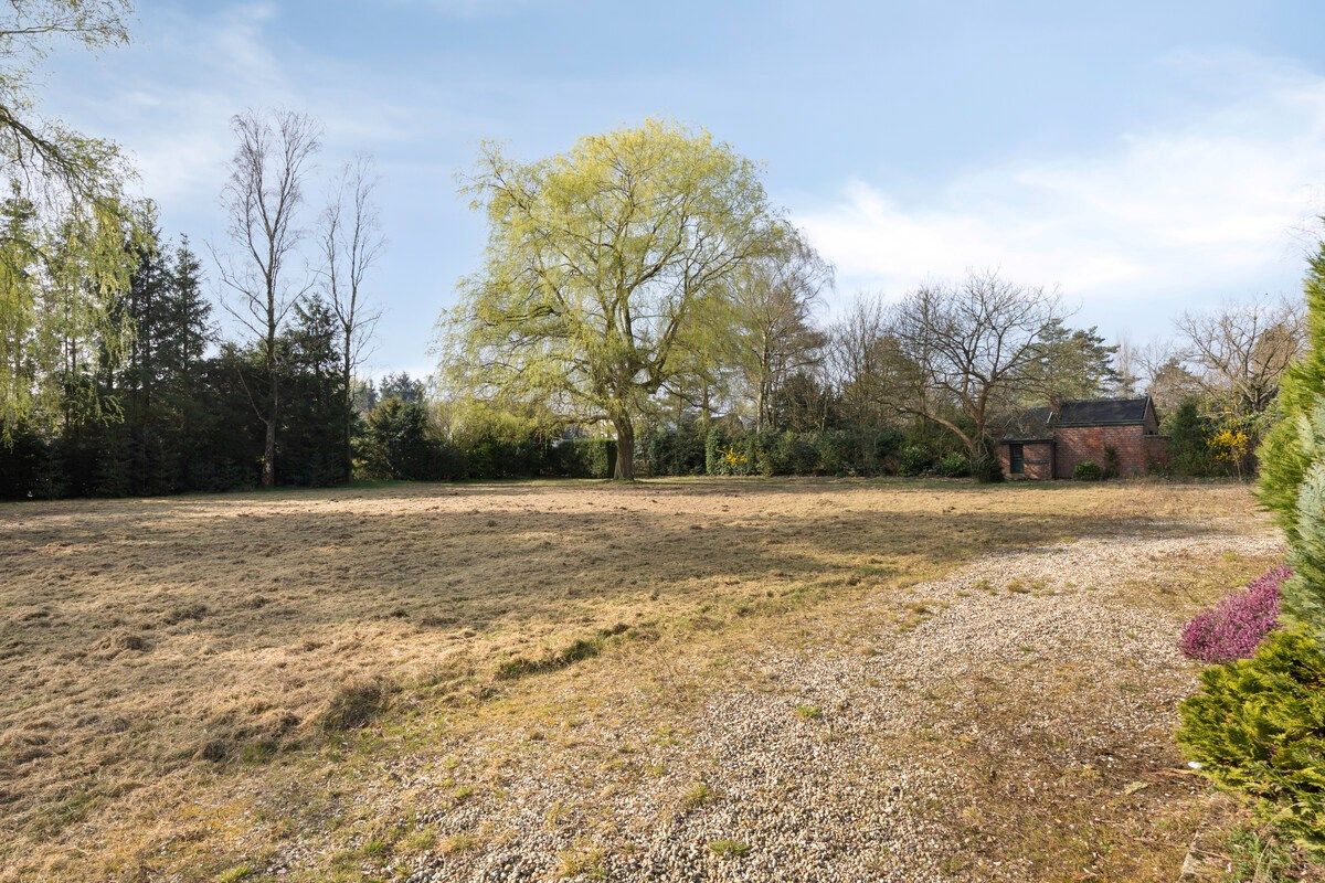 Te renoveren karaktervolle herenwoning op een prachtig perceel van 56 are. foto 28