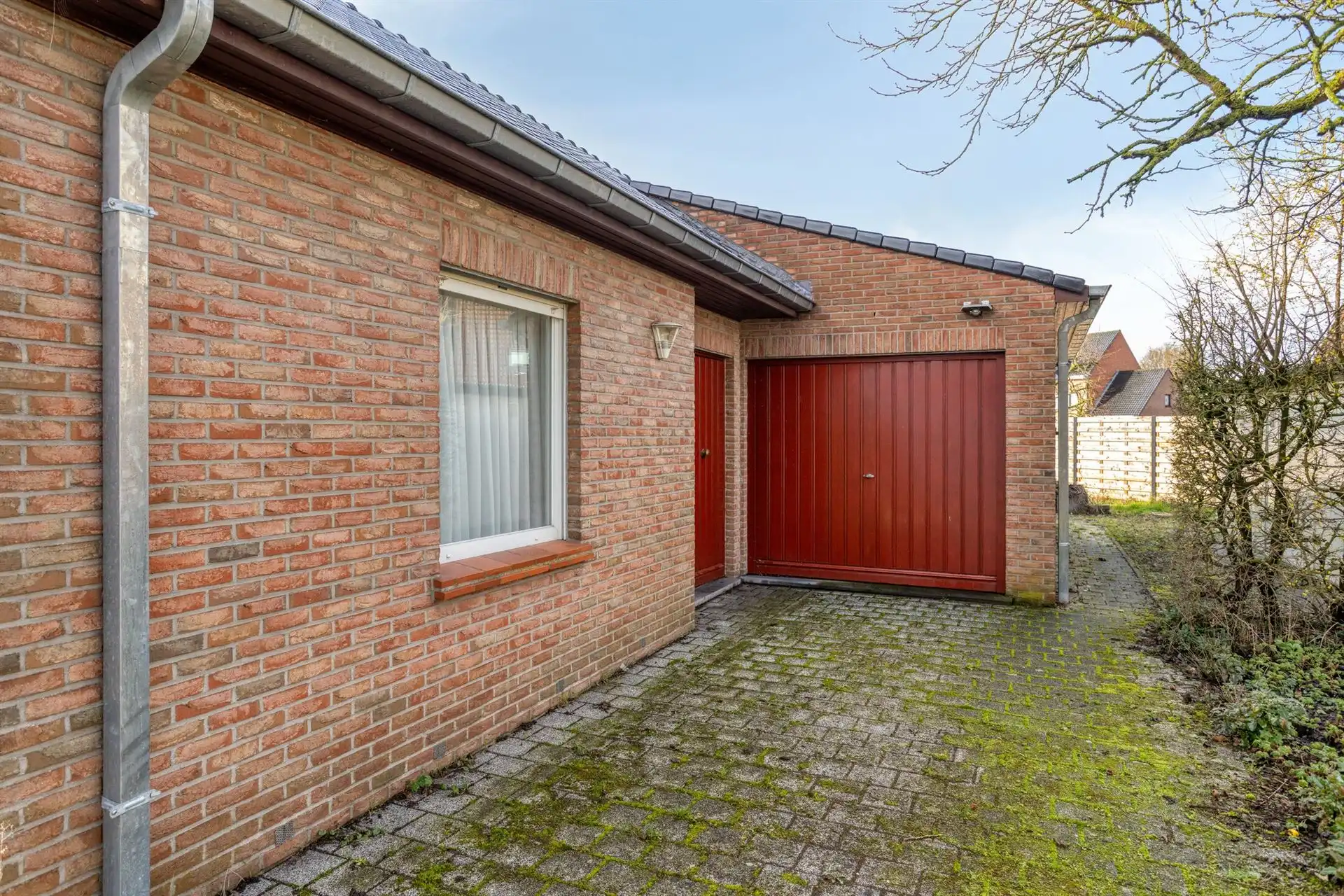 Vrijstaande woning op 612m². Rustig gelegen. foto 3