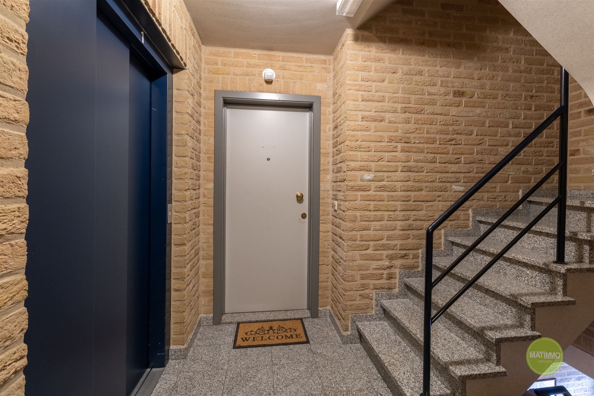 Ruim tweeslaapkamer appartement met terras en garage in Mol  foto 18