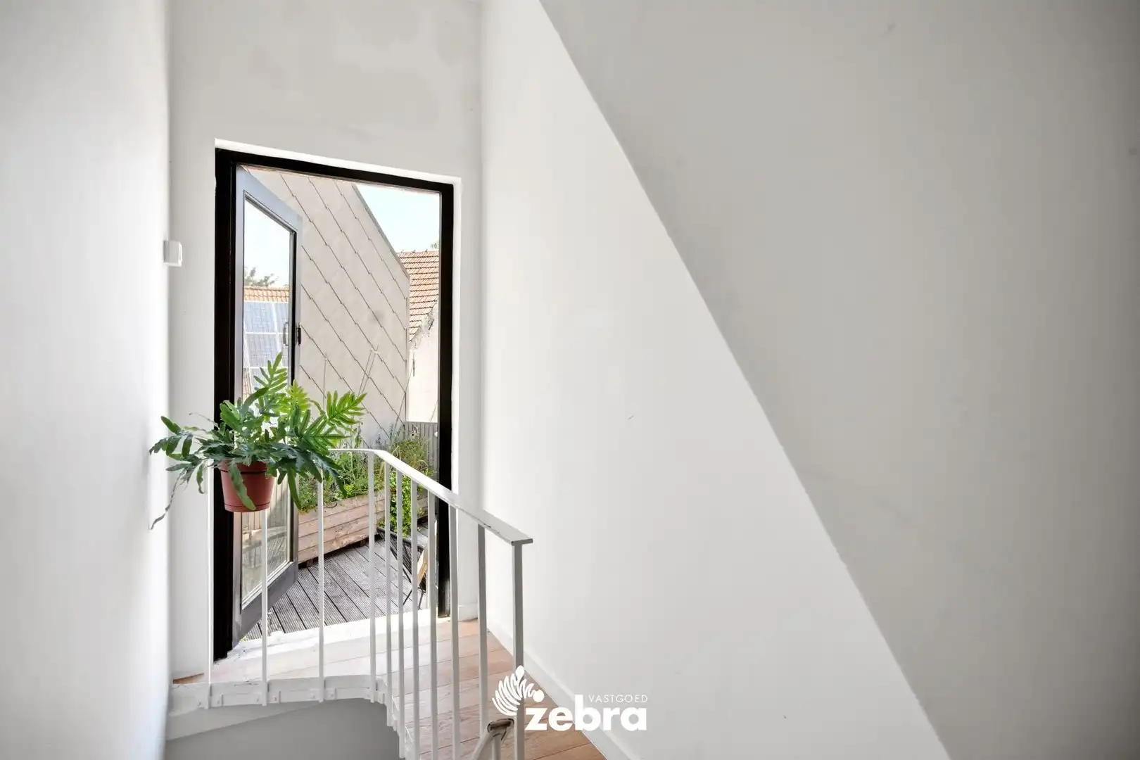 Recent gerenoveerde woning nabij centrum Brugge met 3 slaapkamers en zonnig terras! foto 13