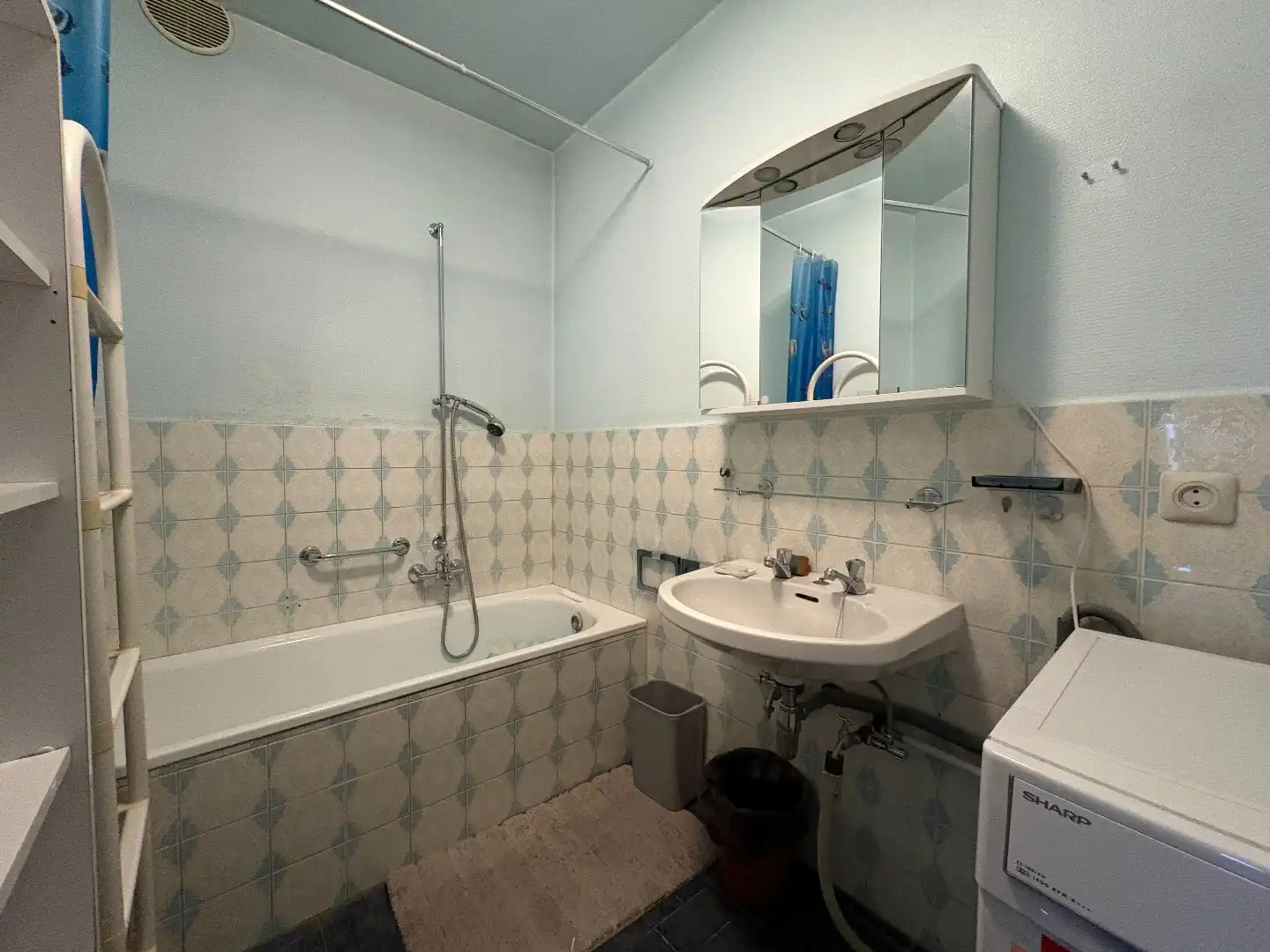 Appartement met 2 slaapkamers en staanplaats op de markt van Harelbeke  foto 9