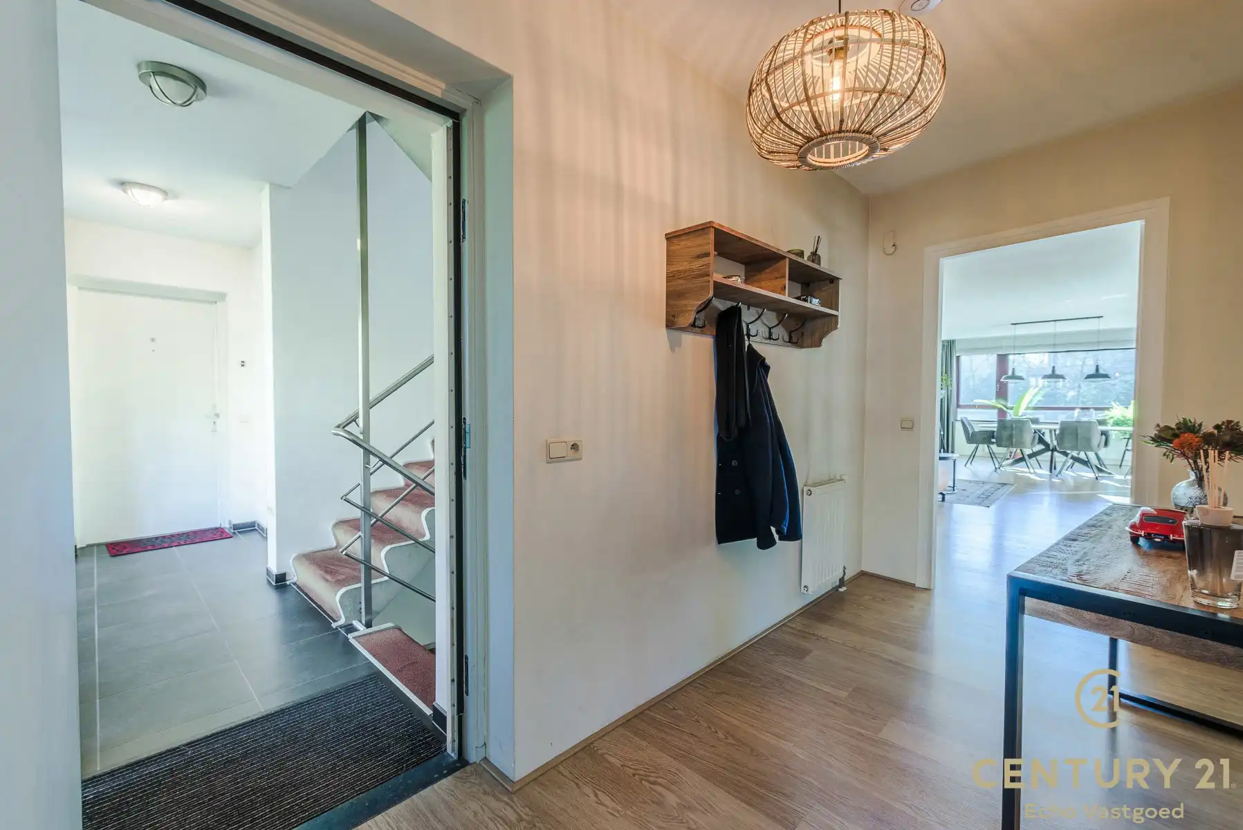 Ruim 2-slaap- 2badkamer appartement met terras en zwembad foto 3