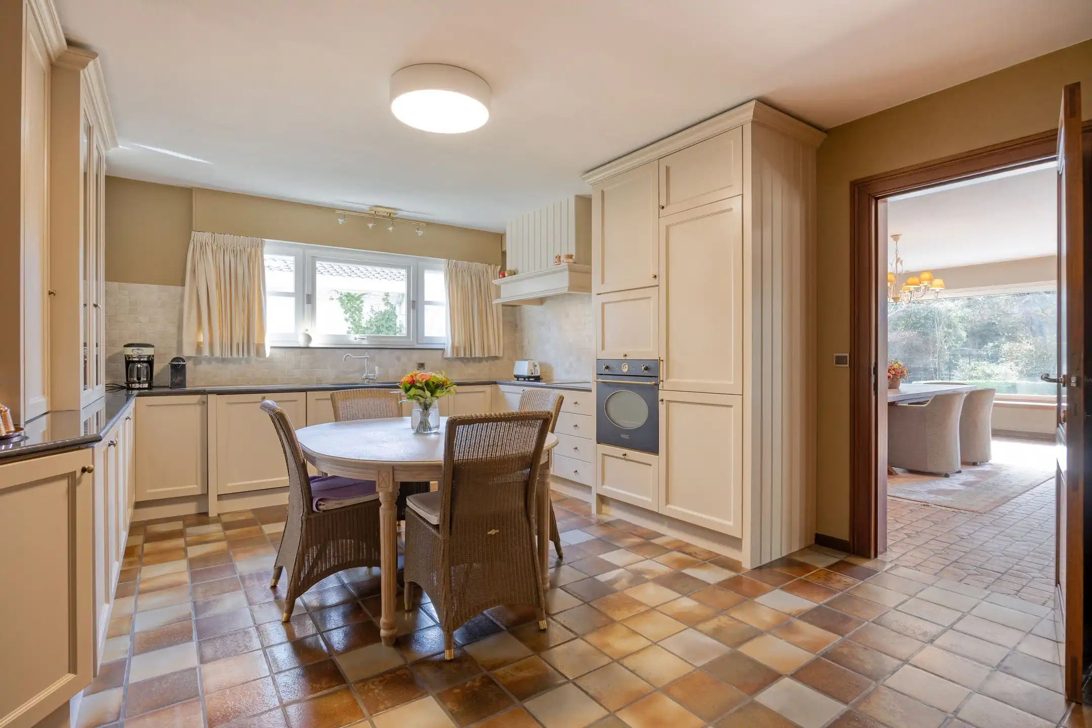 Karaktervolle villa: verwarmd zwembad & praktijkruimte foto 9