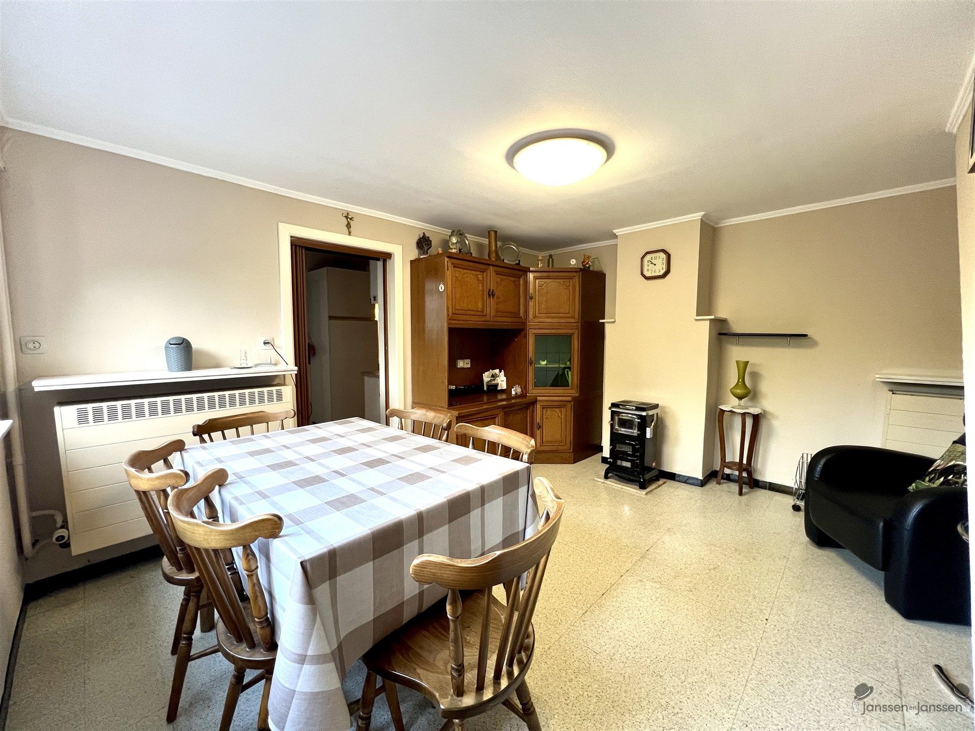 Te renoveren woning met 3 slaapkamers & tuin foto 4