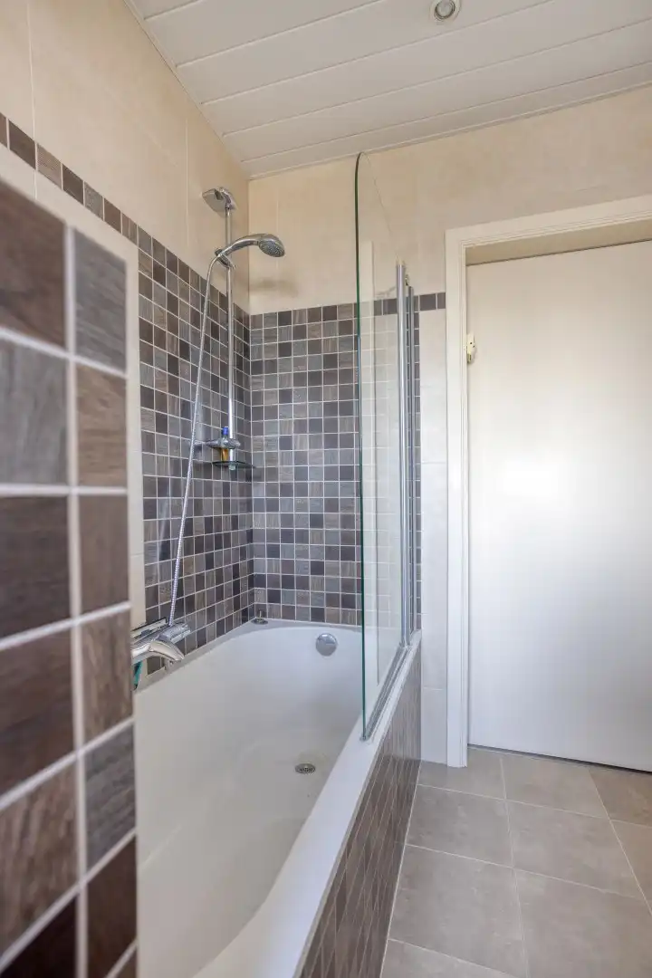 Ruime bel-etage woning met tuin, garage en 3 slaapkamers in Dilbeek  foto 14