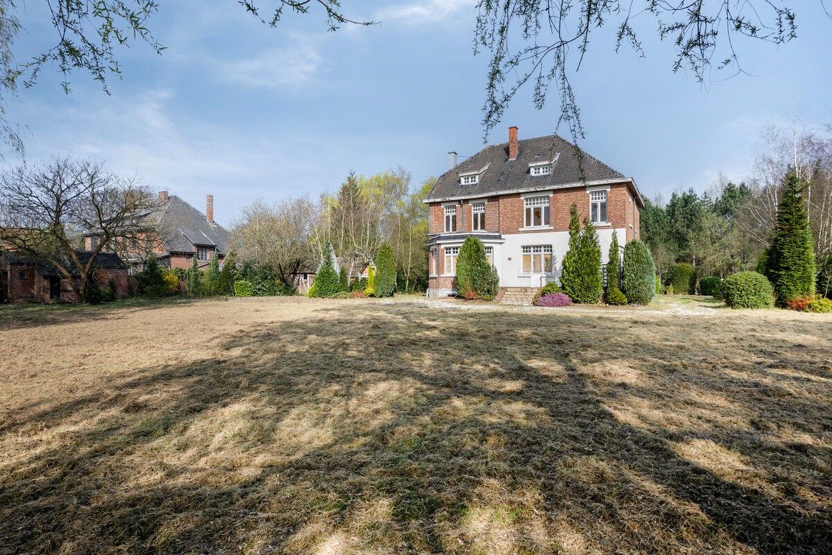 Te renoveren karaktervolle herenwoning op een prachtig perceel van 56 are. foto 30