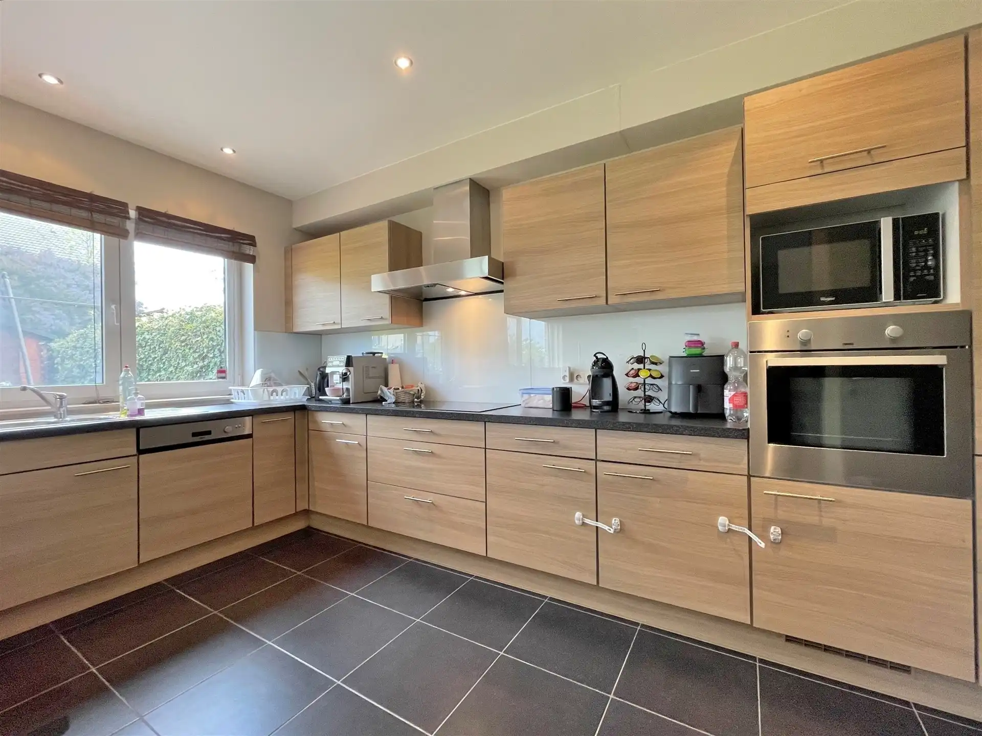 Recente woning met 4 slpks, garage en tuin. foto 4