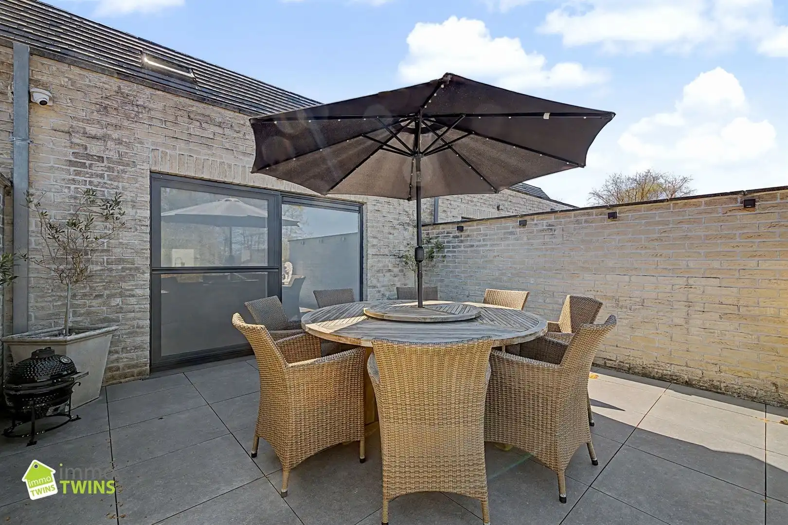 Prachtige instapklare woning met zeer ruime inpandige garage, aangelegde tuin met terras te Waasmunster foto 5