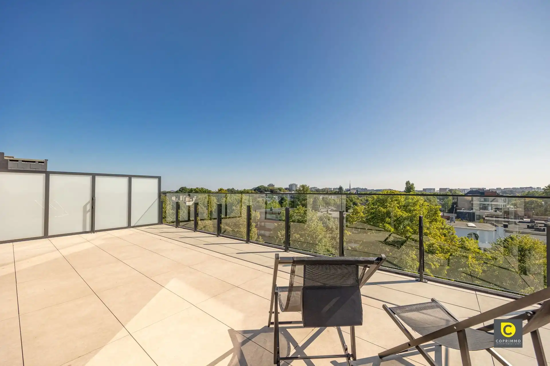 luxueus nieuwbouw penthouse met giga terras foto {{pictureIndex}}