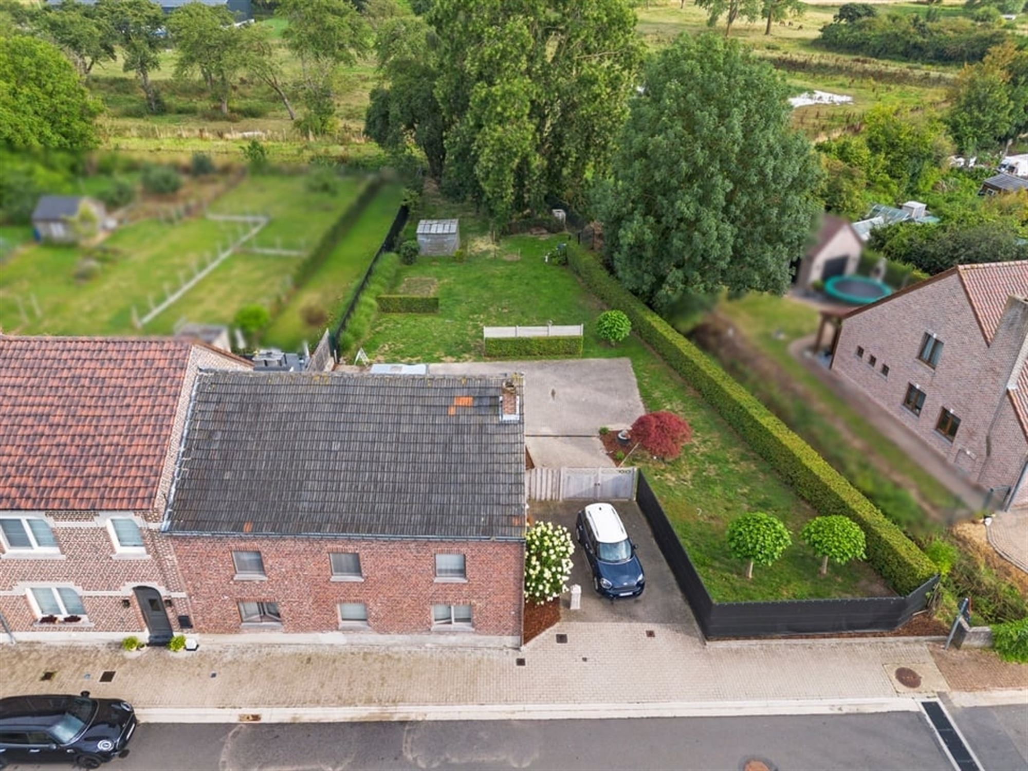 CHARMANTE GEZINSWONING OP EEN RUIM PERCEEL IN BUVINGEN foto 32