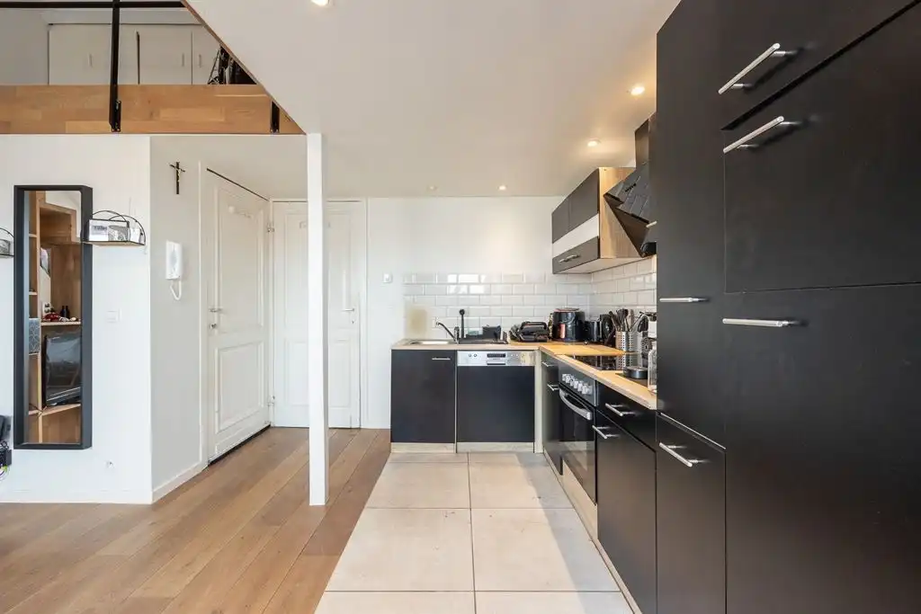 Gerenoveerd appartement met mezzanine foto 2