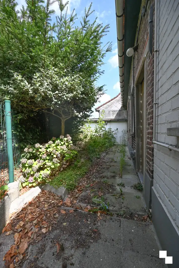 Compleet te renoveren woning / af te breken woning op rand van villawijk te Bosmolens foto 20