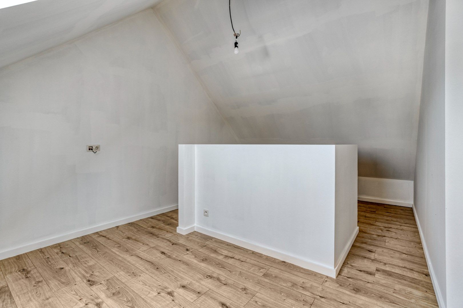 Volledig gerenoveerde woning met 3/4 slpks te Sint-Jozef-Olen ! foto 24