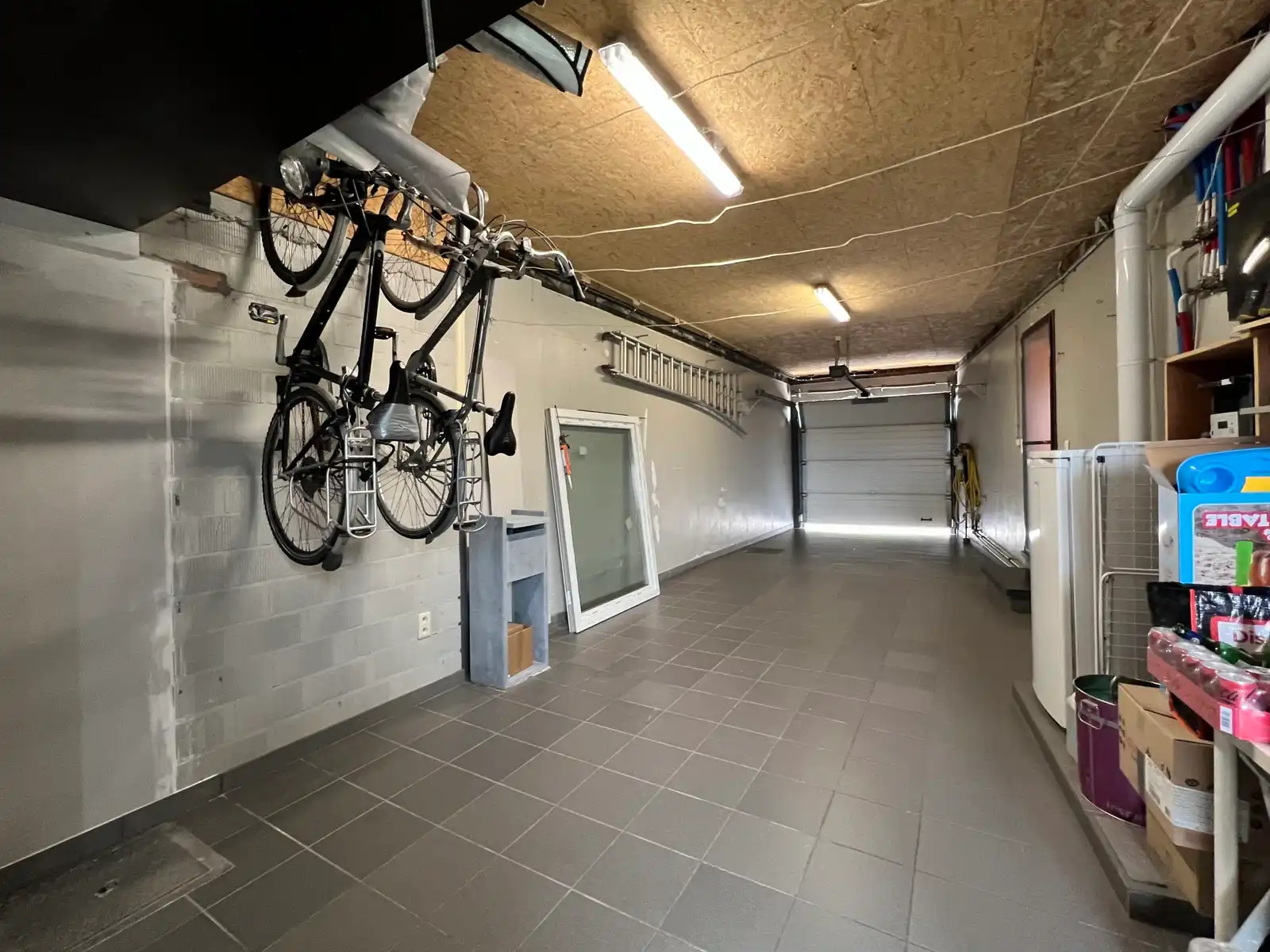 Ruime woning met 6 slk, 2 badk, 2 keukens en dubbele garage foto 35