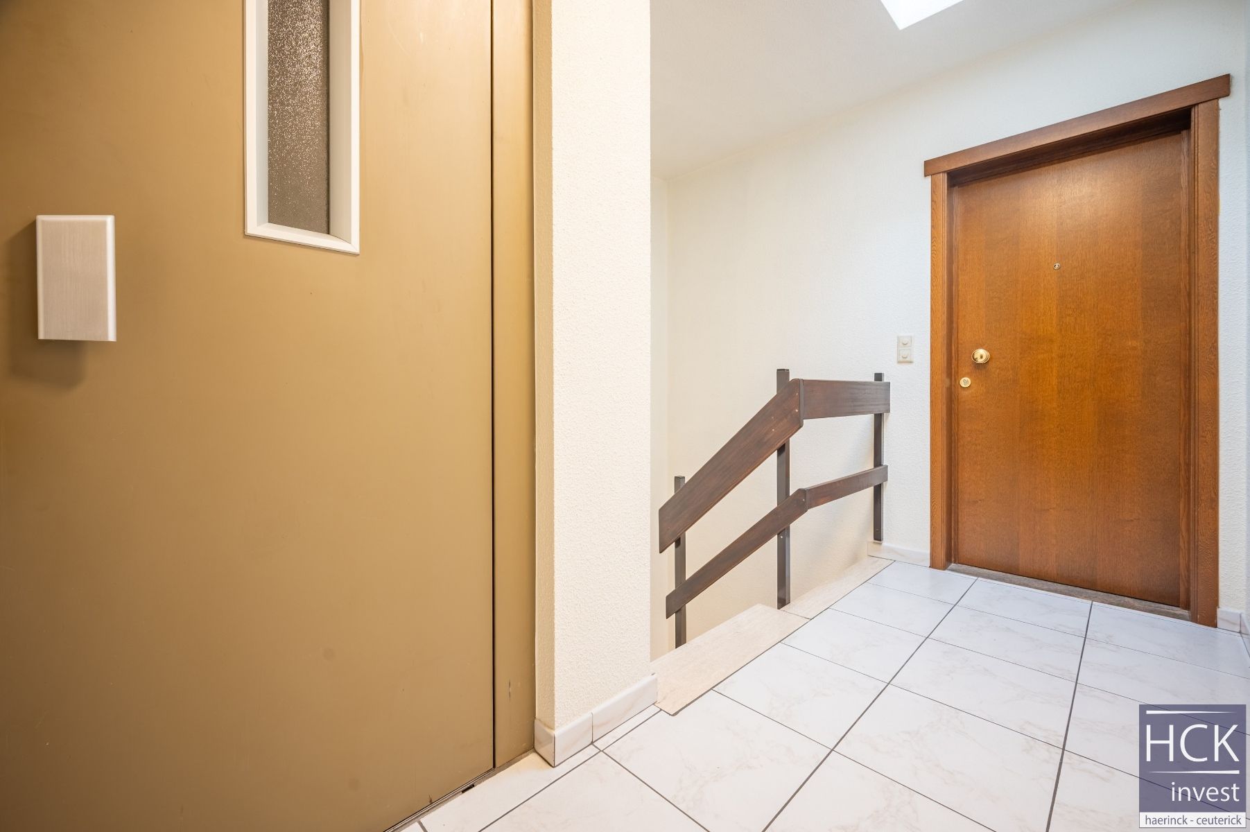 DEINZE - Luxueus afgewerkt APP. met 2 SLPK. én garagebox op toplocatie foto 2