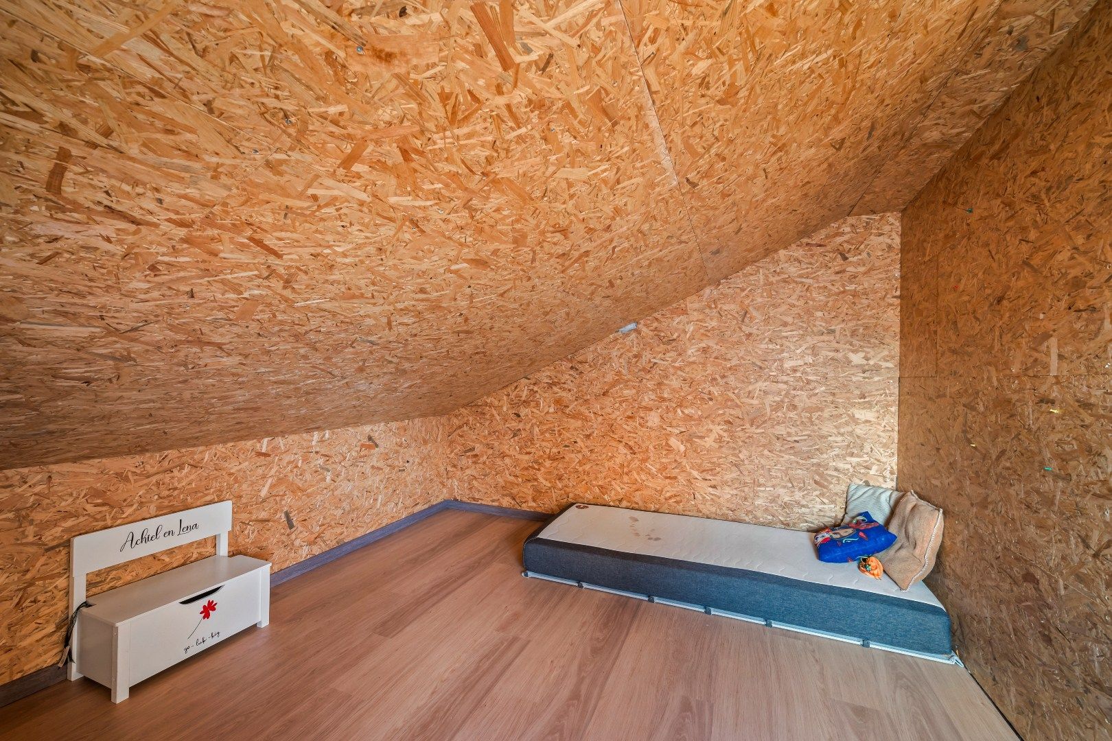 Op te frissen woning met 3 slaapkamers, opslagruimte en tuin op 864m² foto 13