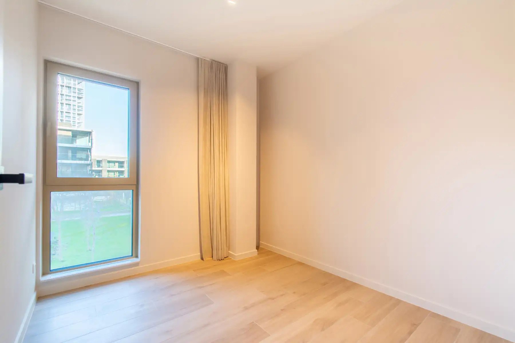 Ongemeubeld 3 slpk app. met mooi terrras foto 13