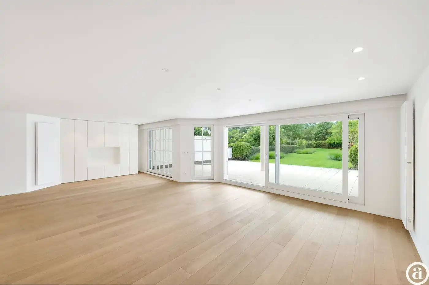 Zonovergoten tuin appartement met groot terras en prachtige tuin gelegen in het exclusieve domein Tennis Gardens. foto 11